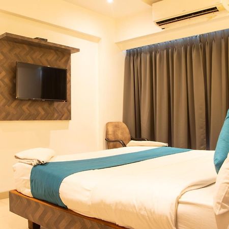 纳威孟买 J R Residency酒店 外观 照片