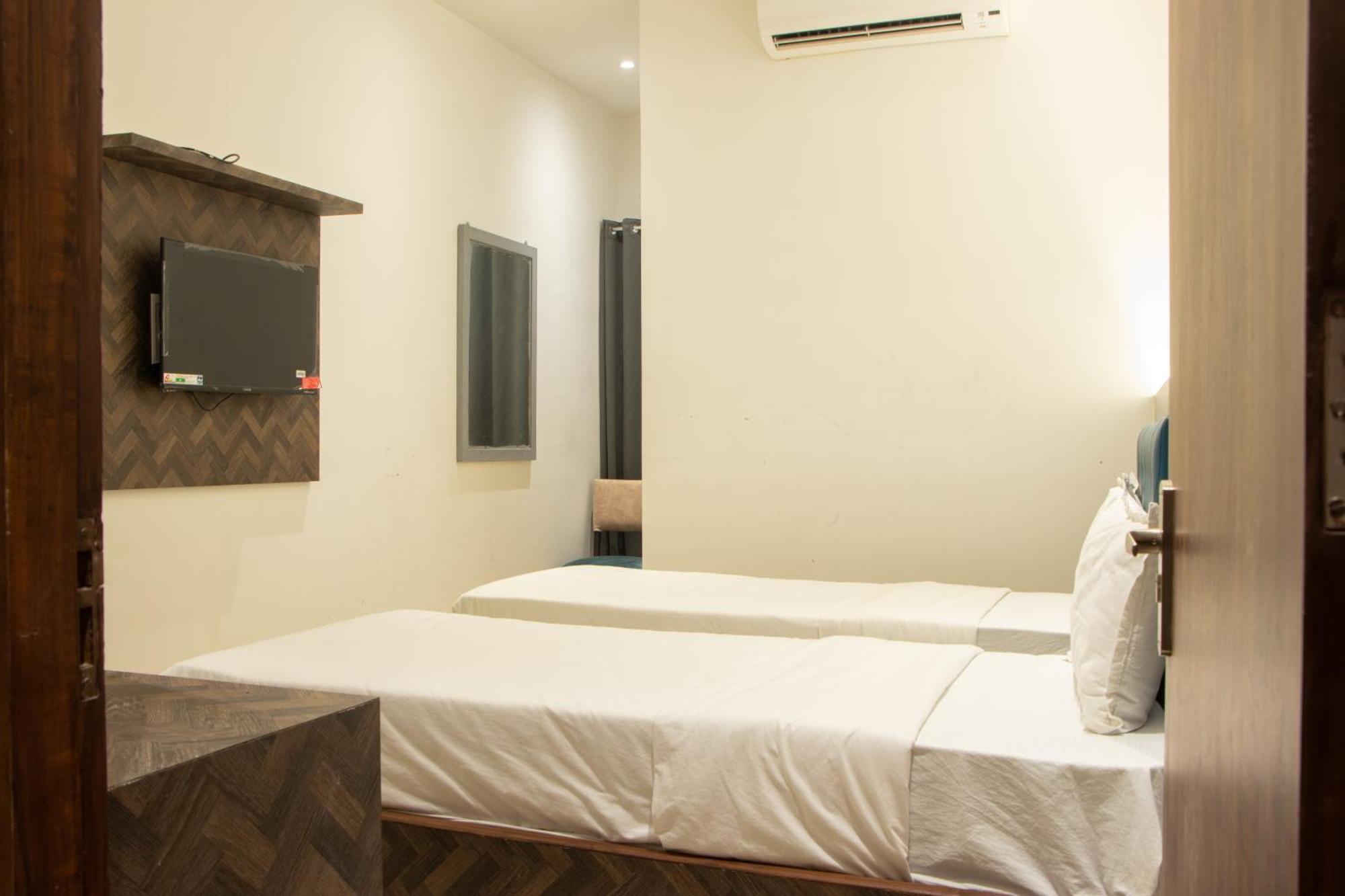 纳威孟买 J R Residency酒店 外观 照片