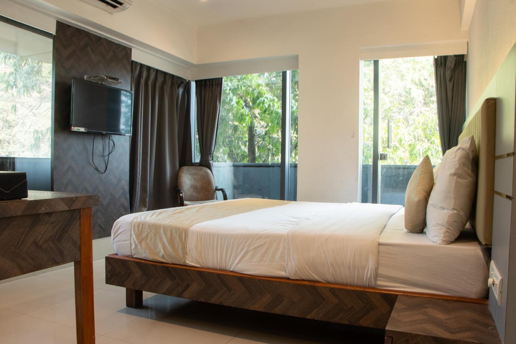 纳威孟买 J R Residency酒店 外观 照片